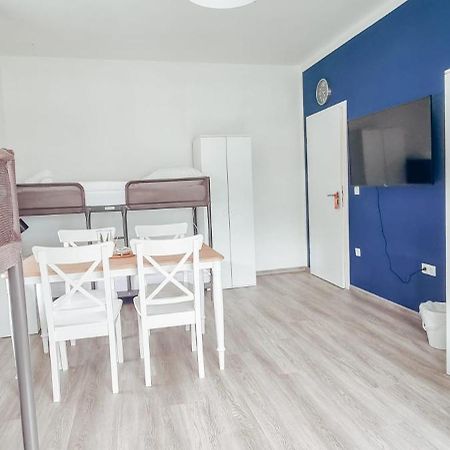 Sechsbettzimmer "Blau" In Zentraler Lage BRE Exterior photo